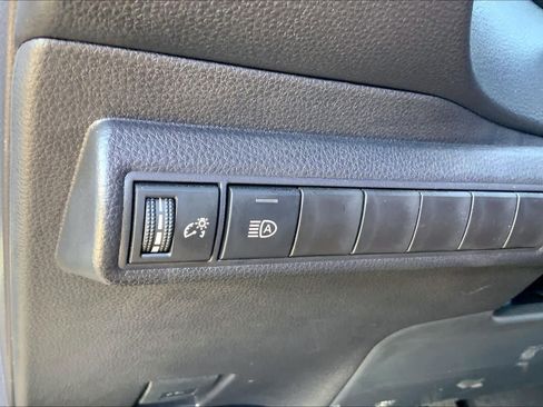 Used 2025 Toyota Corolla SE FWD image 33