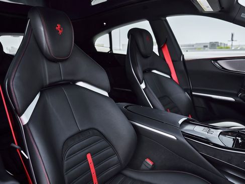 Used 2025 Ferrari Purosangue AWD/4WD image 55