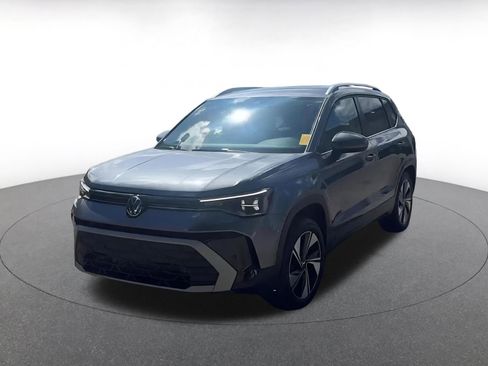 Used 2025 Volkswagen Taos SE image 4