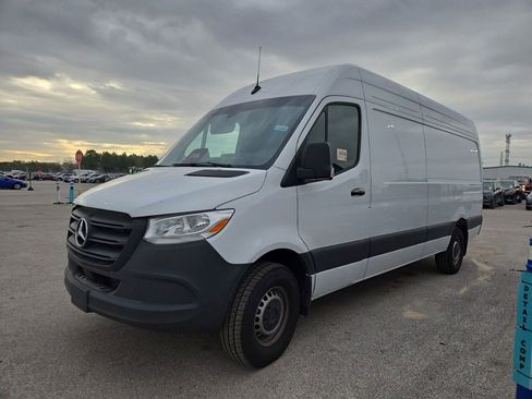 Used 2025 Mercedes-Benz Sprinter 2500 image 2