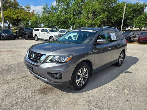 Used 2020 Nissan Pathfinder S image 2