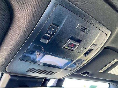 Certified 2025 Lexus IS 350 F Sport RWD image 33