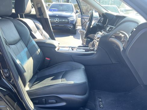 Used 2017 INFINITI Q70 L 3.7 w/ Deluxe Touring Package RWD image 35