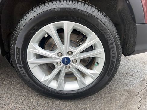 Used 2018 Ford Escape SE w/ SE Sync 3 Package FWD image 48