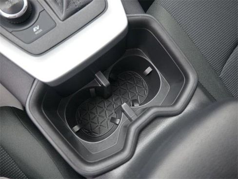 Certified 2022 Toyota RAV4 LE image 33