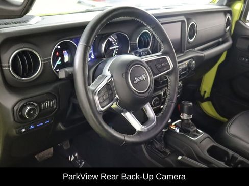 Used 2022 Jeep Wrangler Unlimited Sahara w/ Cold Weather Group AWD/4WD image 18