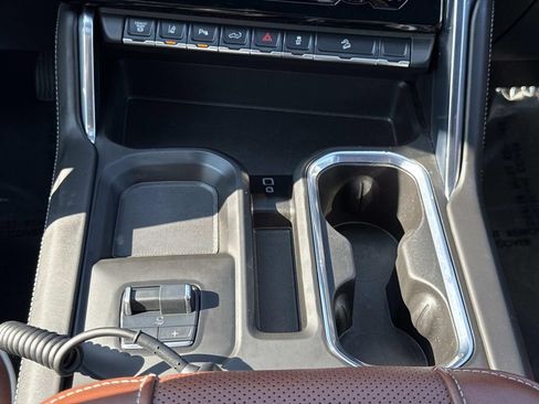 Used 2025 GMC Sierra 2500 Denali Ultimate AWD/4WD image 8