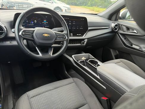Used 2025 Chevrolet Equinox LT FWD image 22