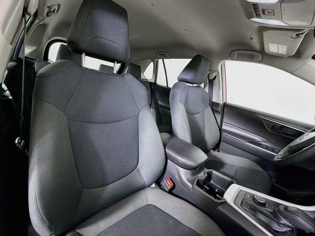Used 2025 Toyota RAV4 LE AWD/4WD image 27