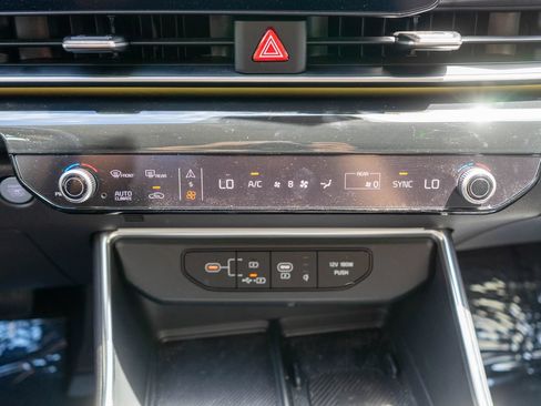 Certified 2025 Kia Carnival SX Prestige FWD image 29