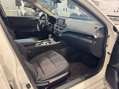 Used 2025 Nissan Altima 2.5 S FWD image 12