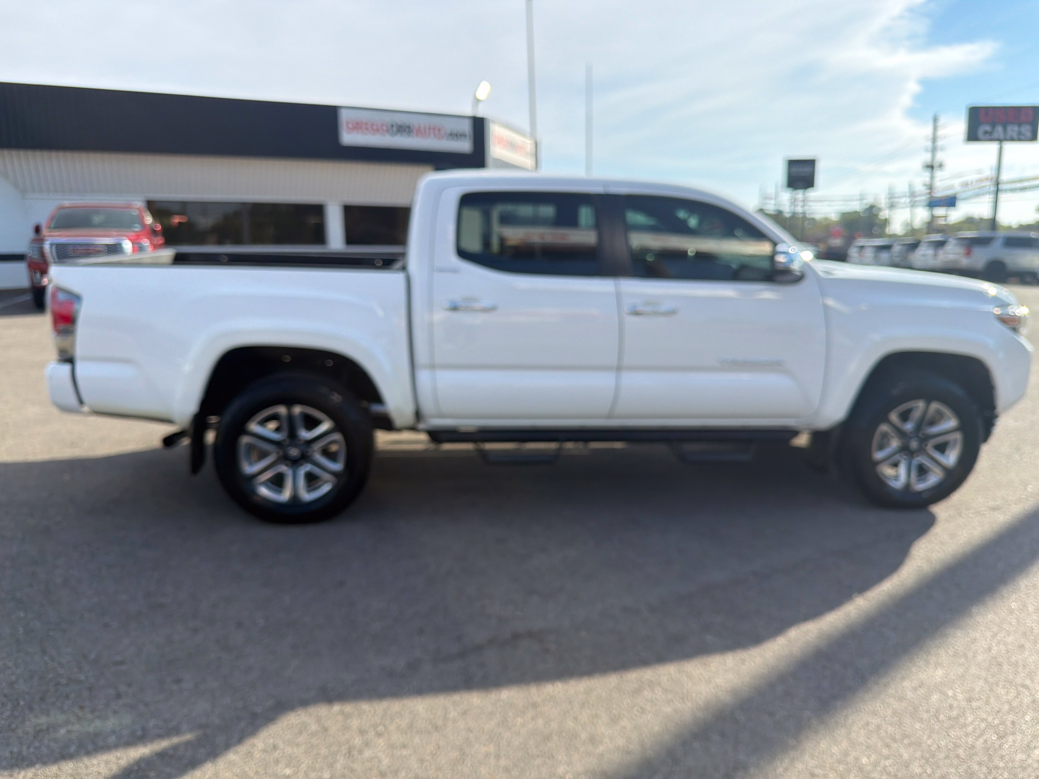Used 2016 Toyota Tacoma Limited w/ Towing Package AWD/4WD image 4