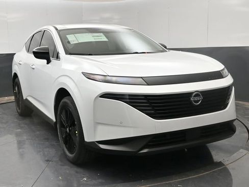 Certified 2025 Nissan Murano SV image 2