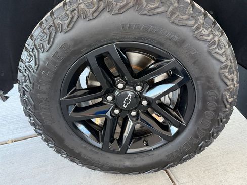 Used 2025 Chevrolet Silverado 1500 Custom Trail Boss w/ LPO, Dark Essentials Package image 33