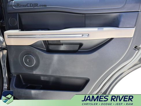 Used 2024 Ford Expedition Limited AWD/4WD image 11