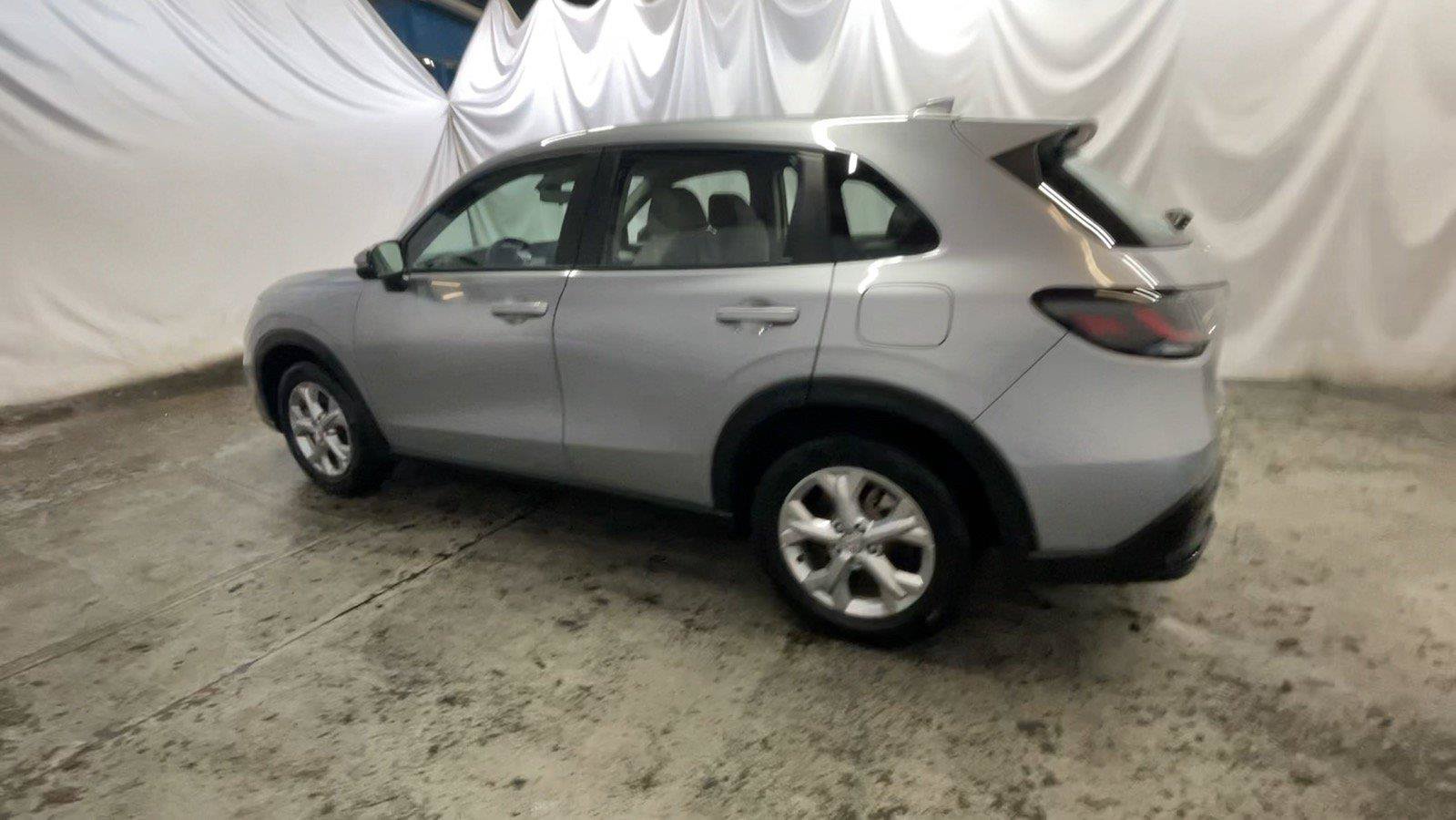 Used 2023 Honda HR-V LX image 11