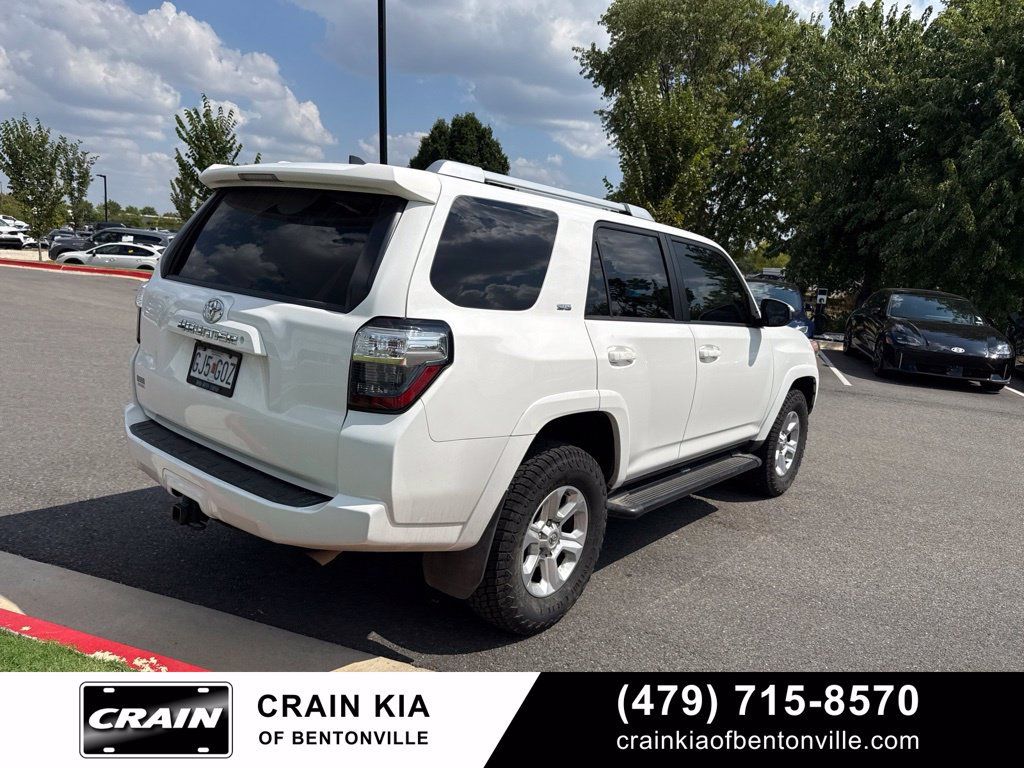 Used 2018 Toyota 4Runner SR5 AWD/4WD image 5