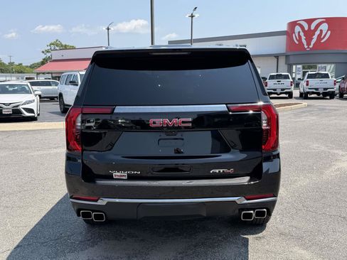 Used 2025 GMC Yukon XL AT4 w/ AT4 Premium Package AWD/4WD image 4