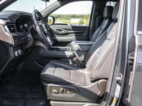 Used 2022 GMC Yukon XL Denali AWD/4WD image 6