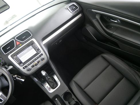Used 2013 Volkswagen Eos Komfort FWD image 11
