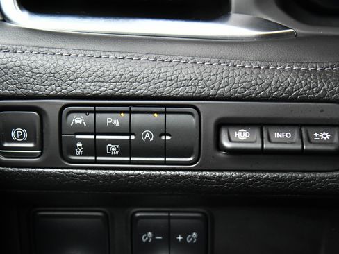 Used 2023 GMC Yukon XL Denali image 37