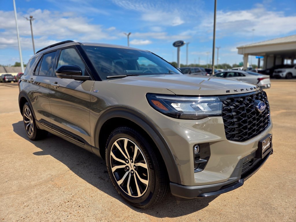 Used 2026 Ford Explorer ST-Line w/ Premium Package RWD image 3