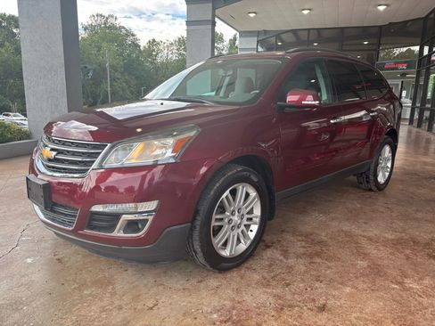 Used 2015 Chevrolet Traverse LT w/ Style and Technology Package image 3