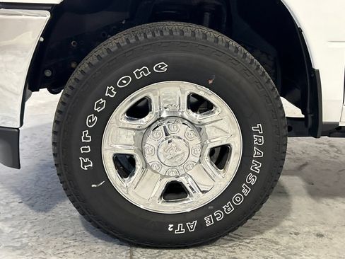 Used 2024 RAM 2500 Tradesman w/ Chrome Appearance Group AWD/4WD image 11