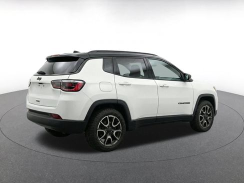 Used 2025 Jeep Compass Trailhawk AWD/4WD image 8
