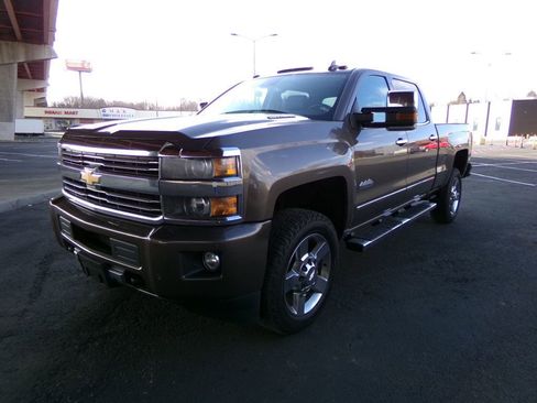Used 2015 Chevrolet Silverado 2500 High Country w/ Duramax Plus Package image 2