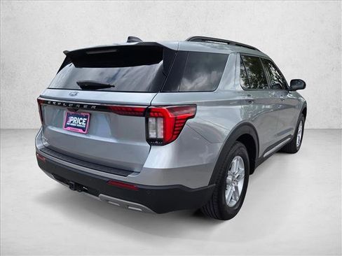 Used 2025 Ford Explorer Active w/ Active Comfort Package RWD image 5