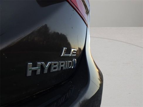 Used 2020 Toyota Camry LE image 18