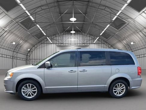 Used 2019 Dodge Grand Caravan SXT FWD image 4