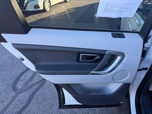 Used 2019 Land Rover Discovery Sport SE image 23