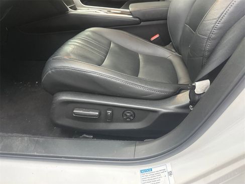 Used 2019 Honda Accord Touring image 10