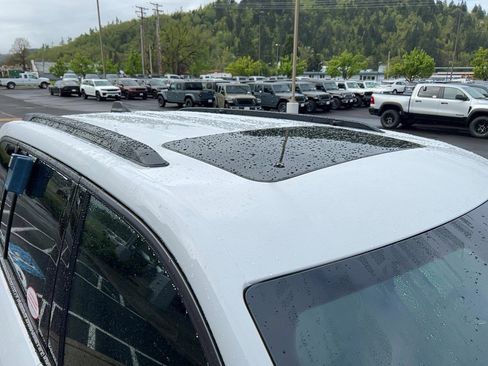 New 2026 Jeep Grand Cherokee Altitude AWD/4WD image 13