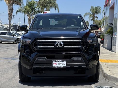 Certified 2024 Toyota Tacoma SR5 AWD/4WD image 11
