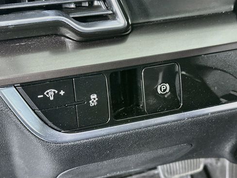 Used 2024 Kia Sportage EX FWD image 17