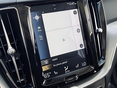 Used 2019 Volvo XC60 T5 Momentum w/ Multimedia Package image 27