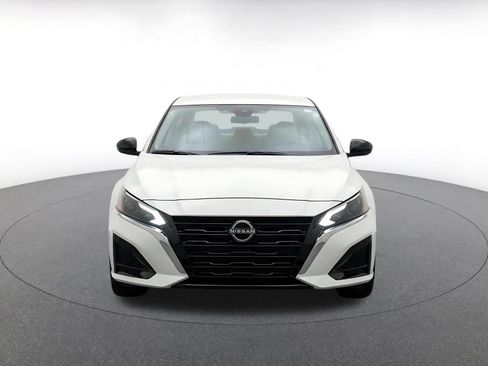 Used 2025 Nissan Altima 2.5 SV FWD image 2