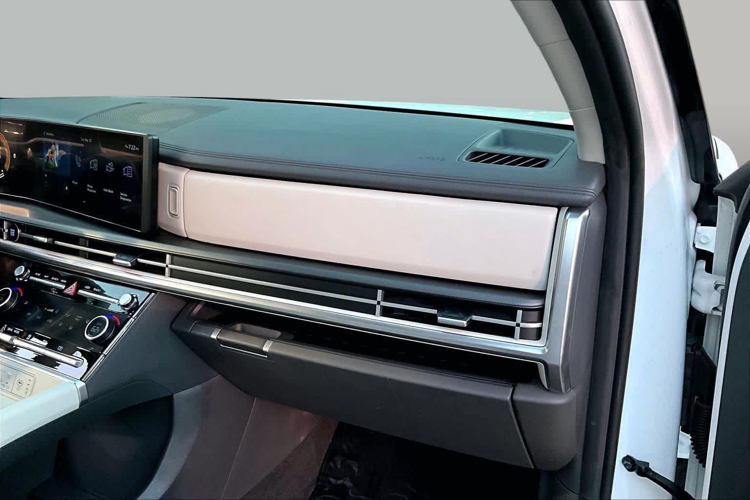 Used 2024 Hyundai Santa Fe SEL FWD image 18