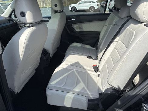 Used 2019 Volkswagen Tiguan SEL Premium w/ 3rd Row Seat Package image 15