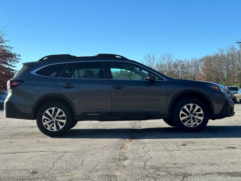 Used 2021 Subaru Outback Premium image 11