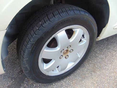 Used 2007 Chrysler PT Cruiser Convertible w/ Spring Special Group image 23