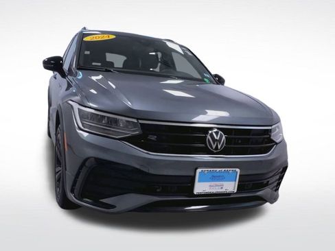 Used 2024 Volkswagen Tiguan SE R-Line image 2