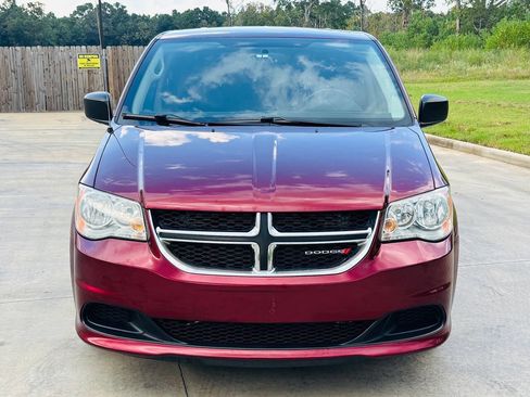 Used 2018 Dodge Grand Caravan SE w/ UConnect Hands-Free Group image 2
