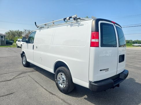 Used 2015 Chevrolet Express 2500 RWD image 8