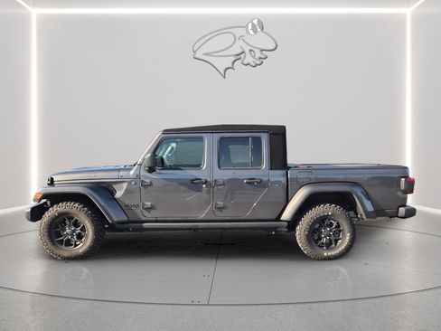 Used 2024 Jeep Gladiator Sport image 3