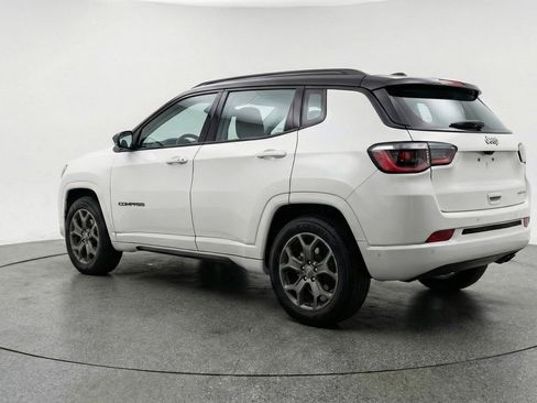 Used 2025 Jeep Compass Limited image 6
