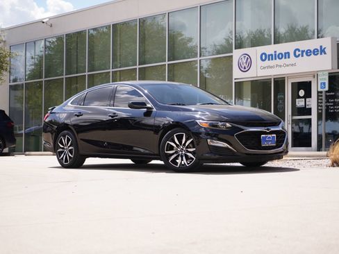 Used 2025 Chevrolet Malibu RS FWD image 1